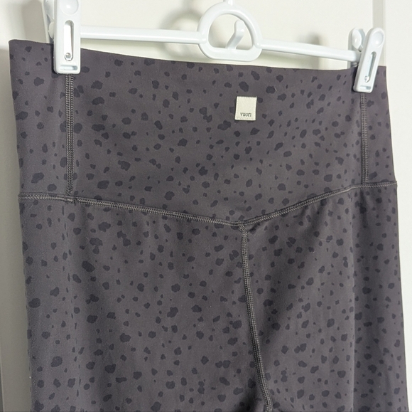 Vuori Grey Elm Dot Studio Seamless Leggings sz L - Picture 3 of 5